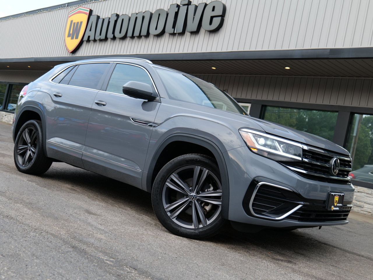 Used 2022 Volkswagen Atlas Cross Sport SEL R-Line video 1