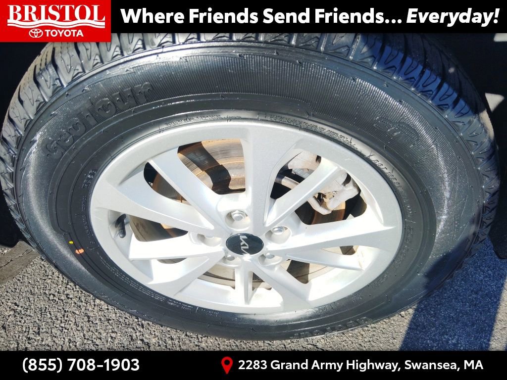 Used 2024 Kia Carnival LX image 11