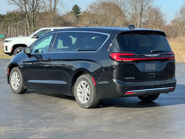 Used 2024 Chrysler Pacifica Touring-L image 13