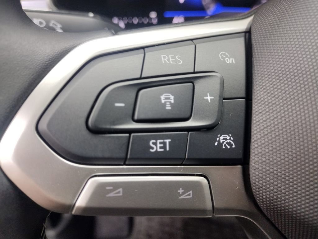 New 2025 Volkswagen Taos SE image 24