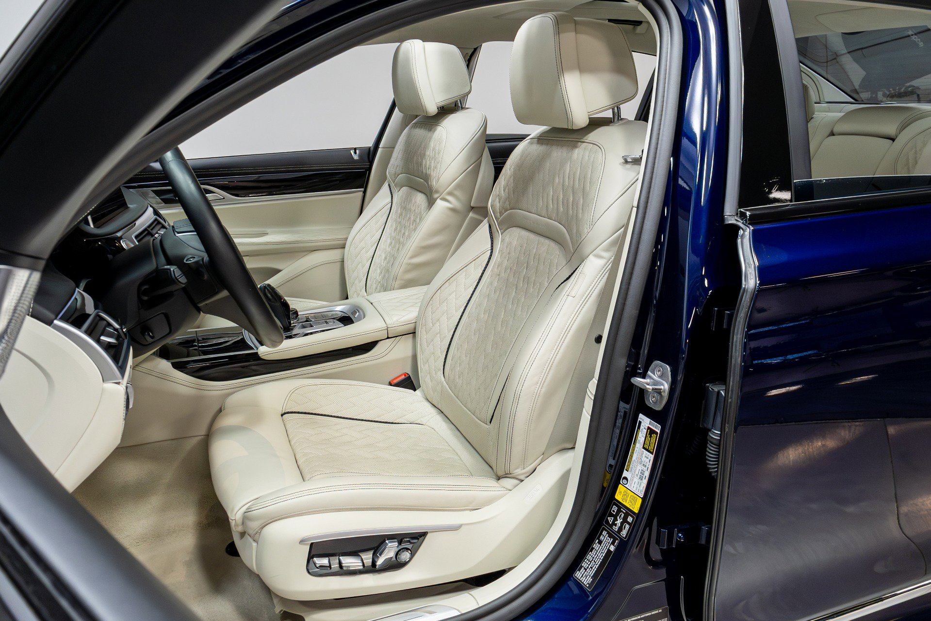 Used 2020 BMW ALPINA B7 xDrive w/ Interior Design Package image 6