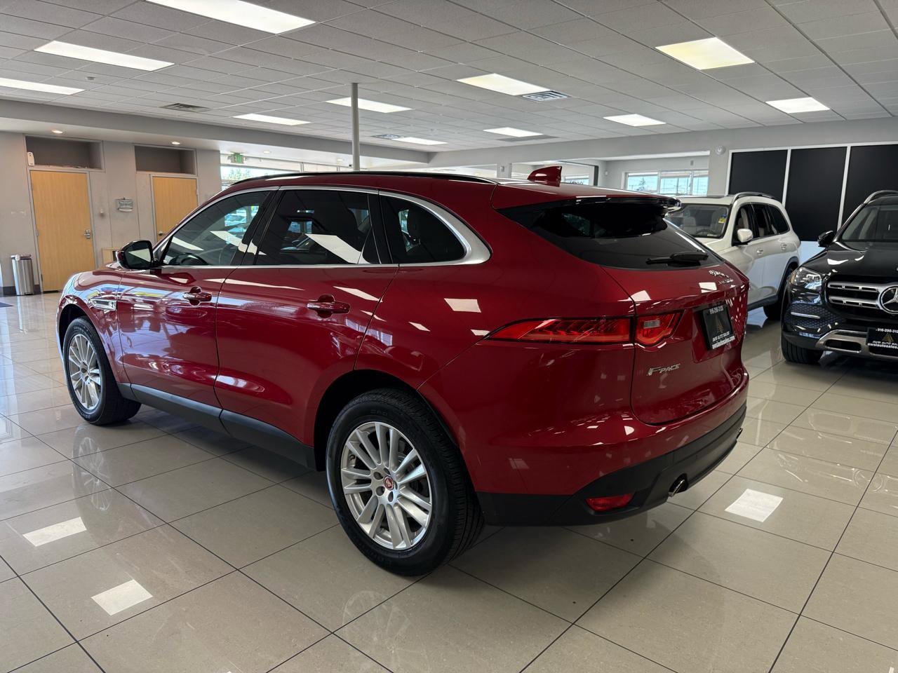 Used 2019 Jaguar F-PACE Prestige AWD/4WD image 6