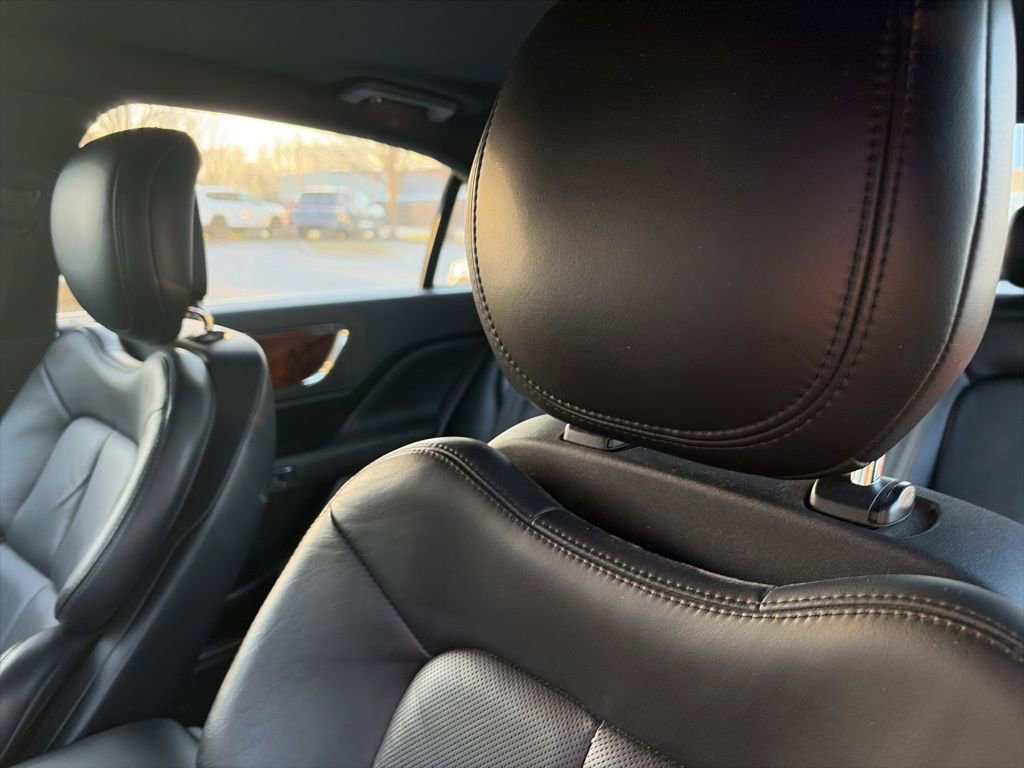 Used 2018 Lincoln Continental Select image 22