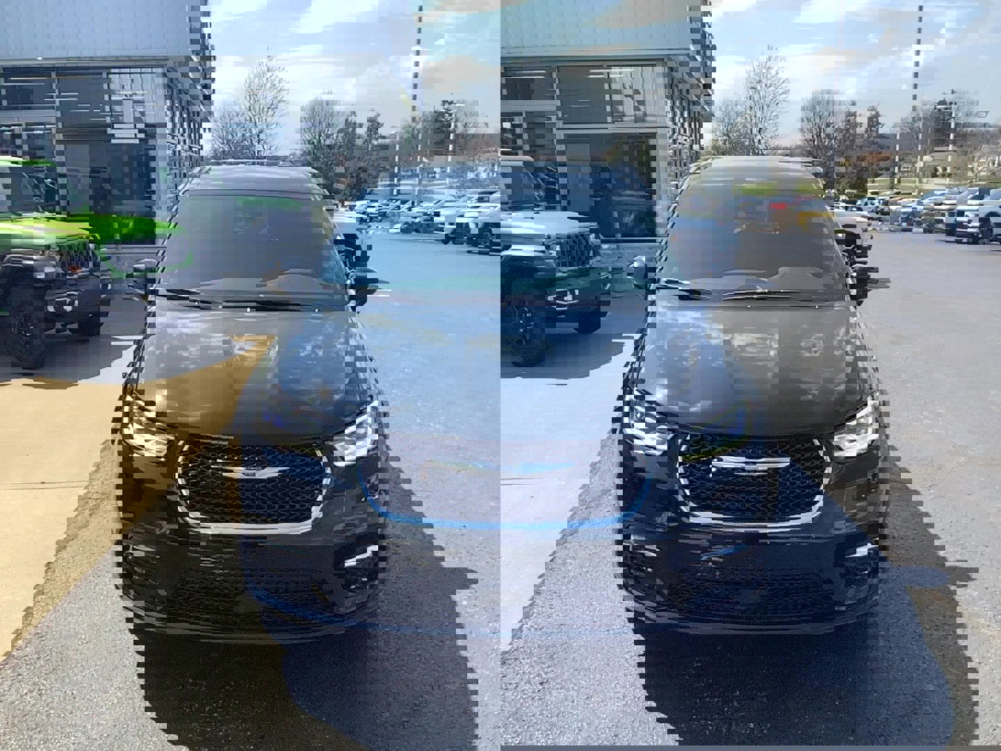 New 2026 Chrysler Pacifica Select image 2