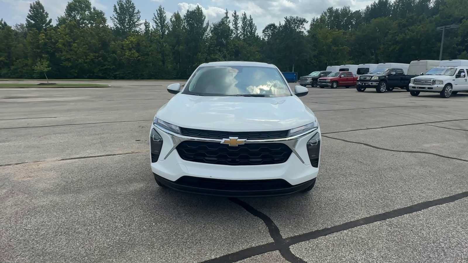 Used 2024 Chevrolet Trax LS w/ LS Convenience Package FWD image 3