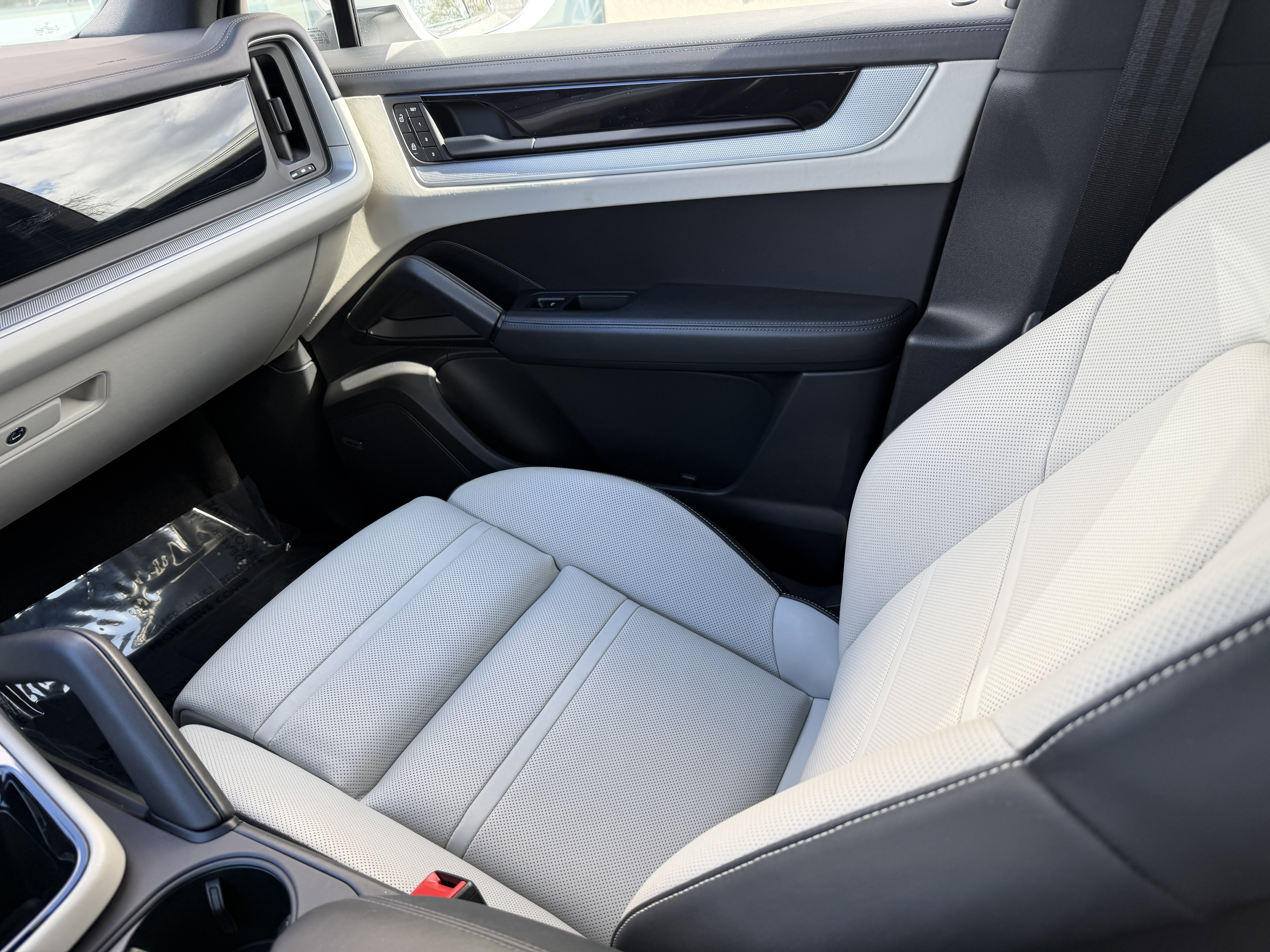 Certified 2024 Porsche Cayenne S image 21