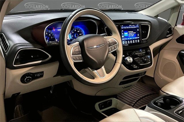 Used 2017 Chrysler Pacifica Limited w/ UConnect Theater Package image 18