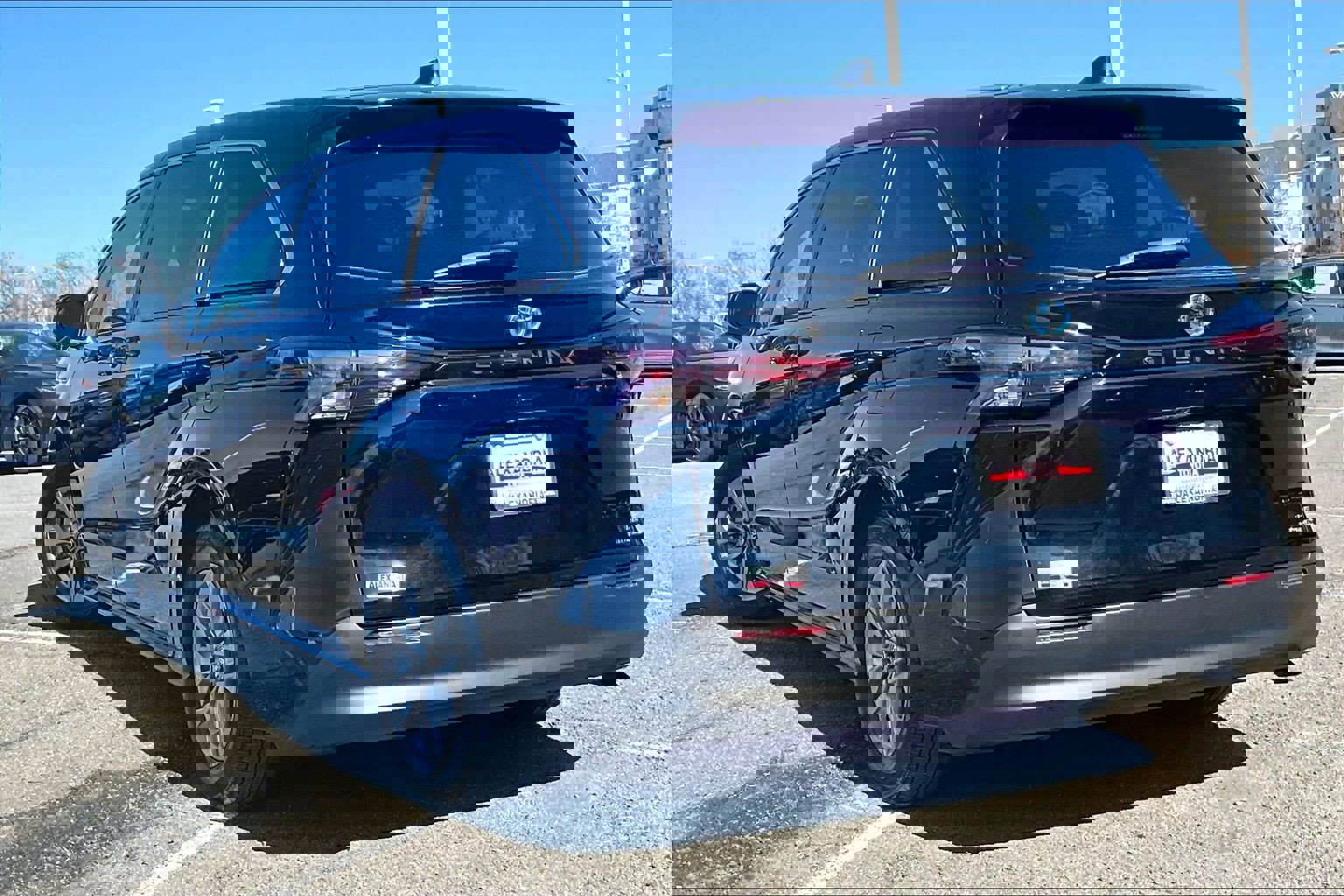 Used 2024 Toyota Sienna LE image 11