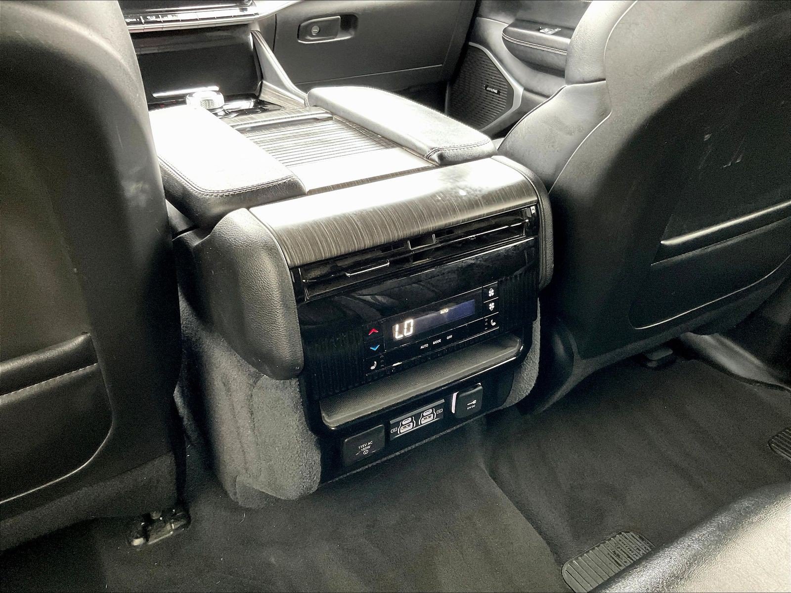 Used 2024 Jeep Wagoneer Series II w/ Flexible Seating Group AWD/4WD image 13