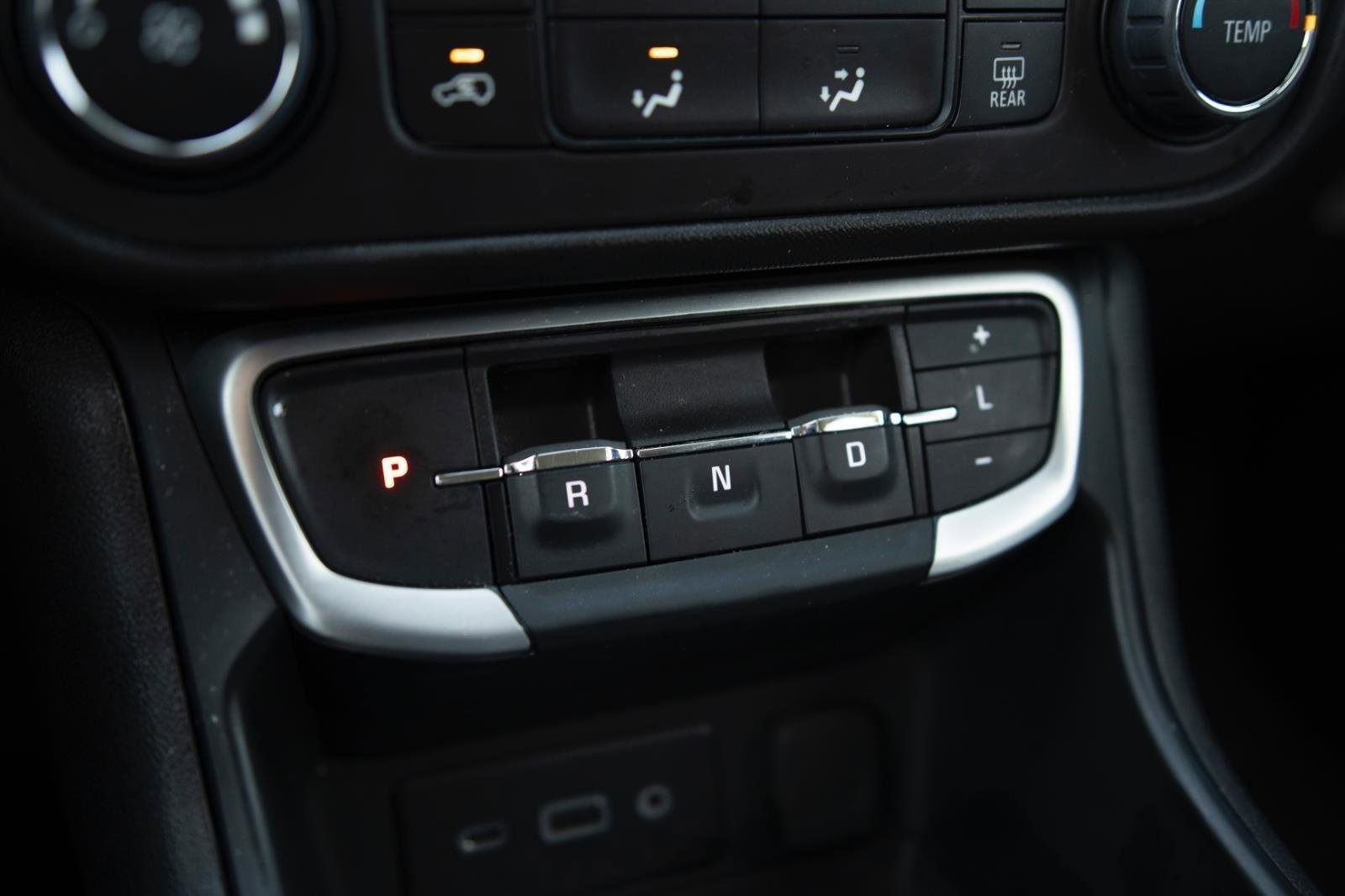 Used 2024 GMC Terrain SLE image 10