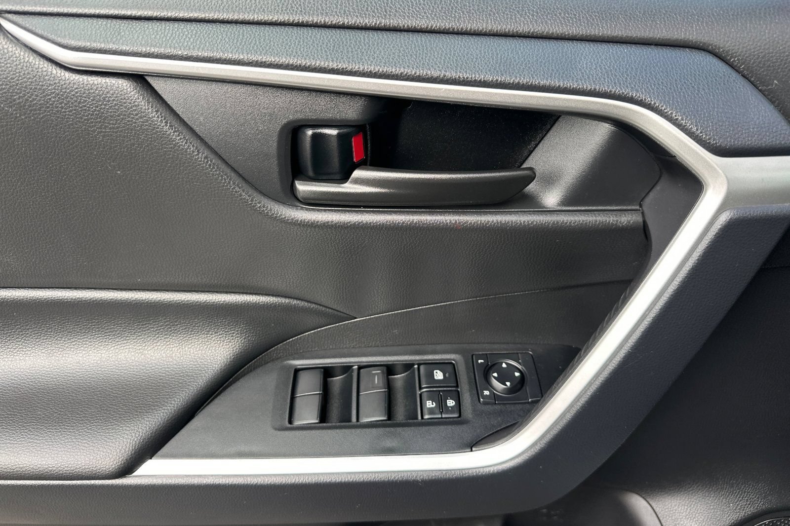 Used 2025 Toyota RAV4 LE FWD image 11
