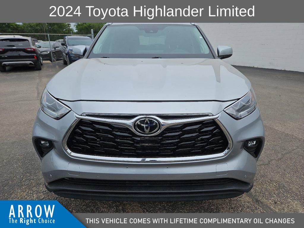 Used 2024 Toyota Highlander Limited FWD image 3