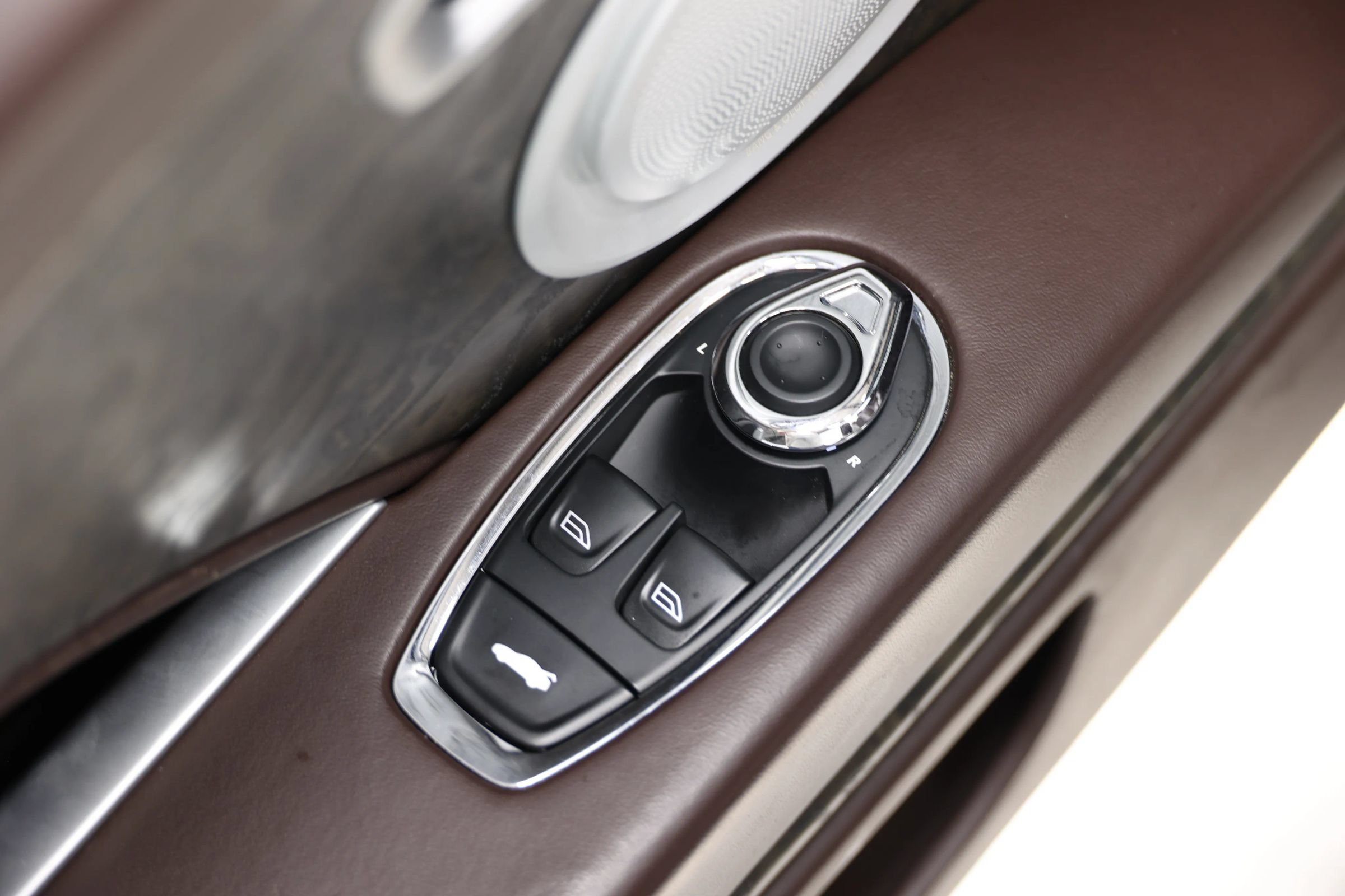 Used 2019 Aston Martin DB11 Volante RWD image 13