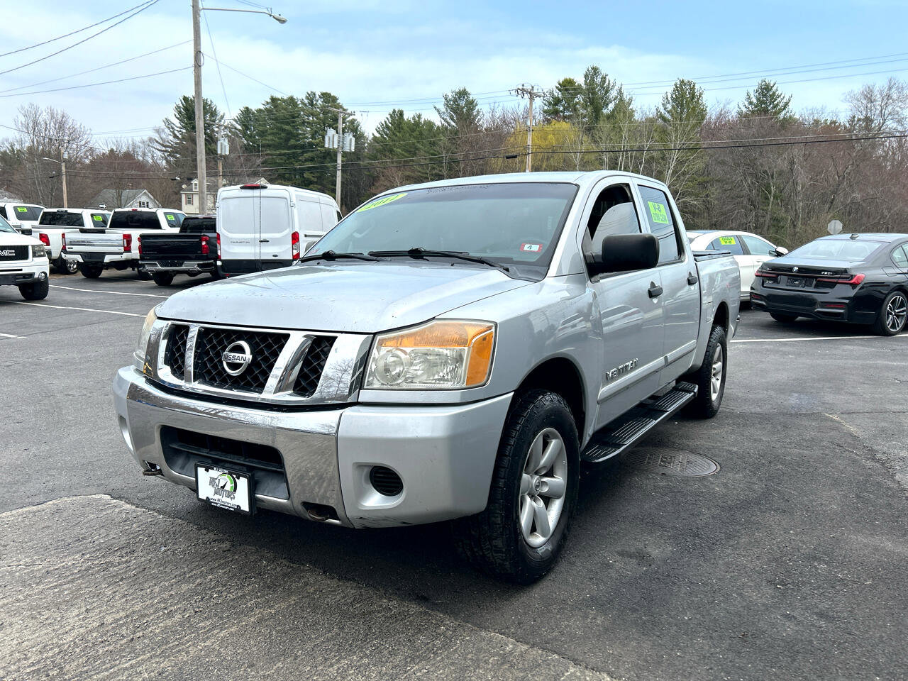 Used 2012 Nissan Titan SV image 4