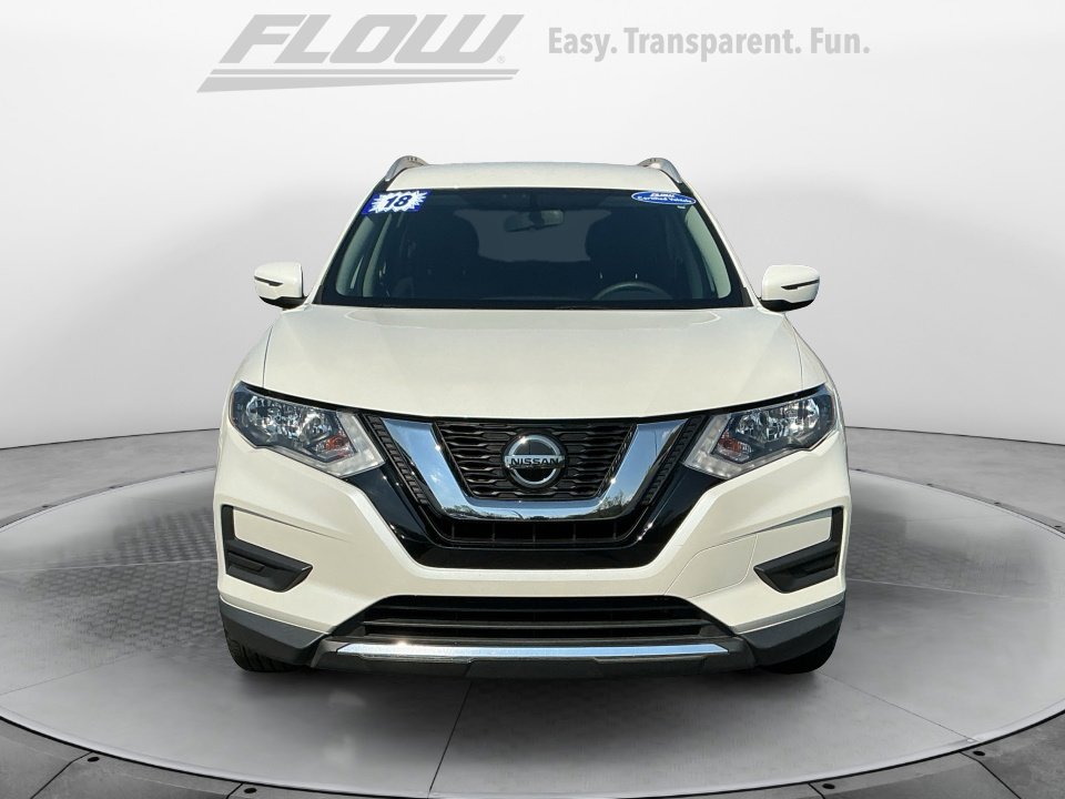Used 2018 Nissan Rogue SV image 3