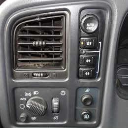 Used 2005 Chevrolet Silverado 1500 LT AWD/4WD image 16