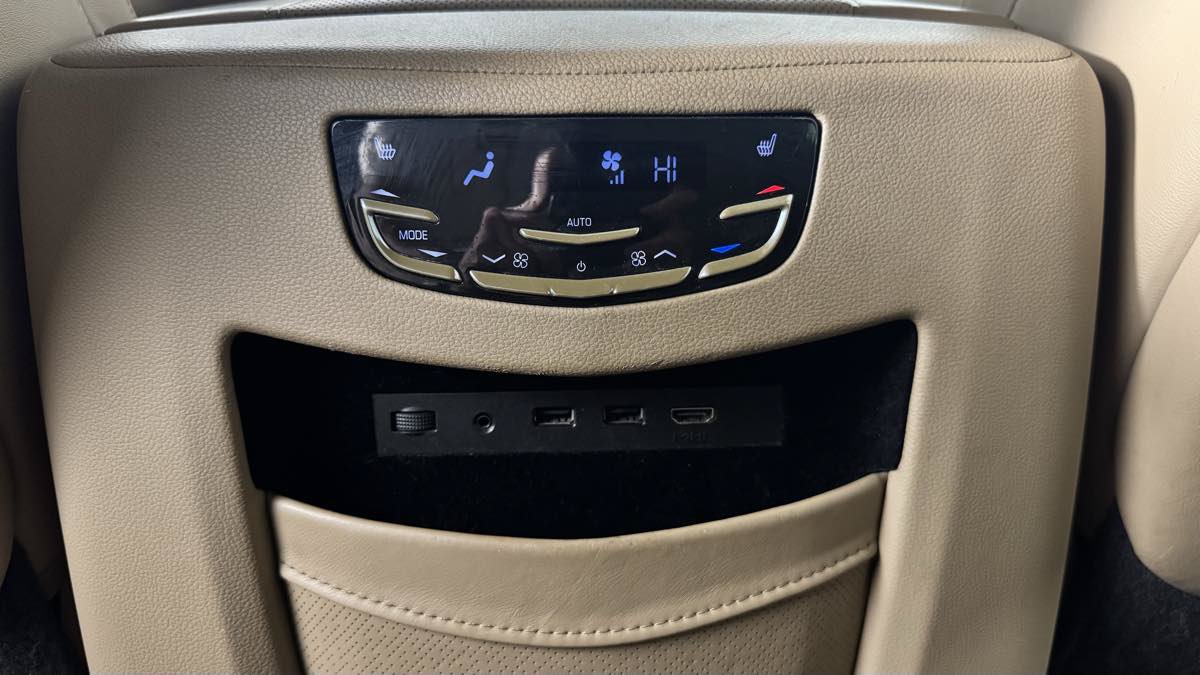 Used 2019 Cadillac Escalade Platinum AWD/4WD image 41