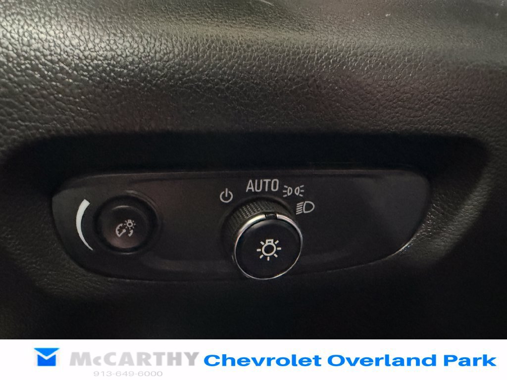 Used 2023 Chevrolet Traverse LT w/ LPO, Cargo Package FWD image 17