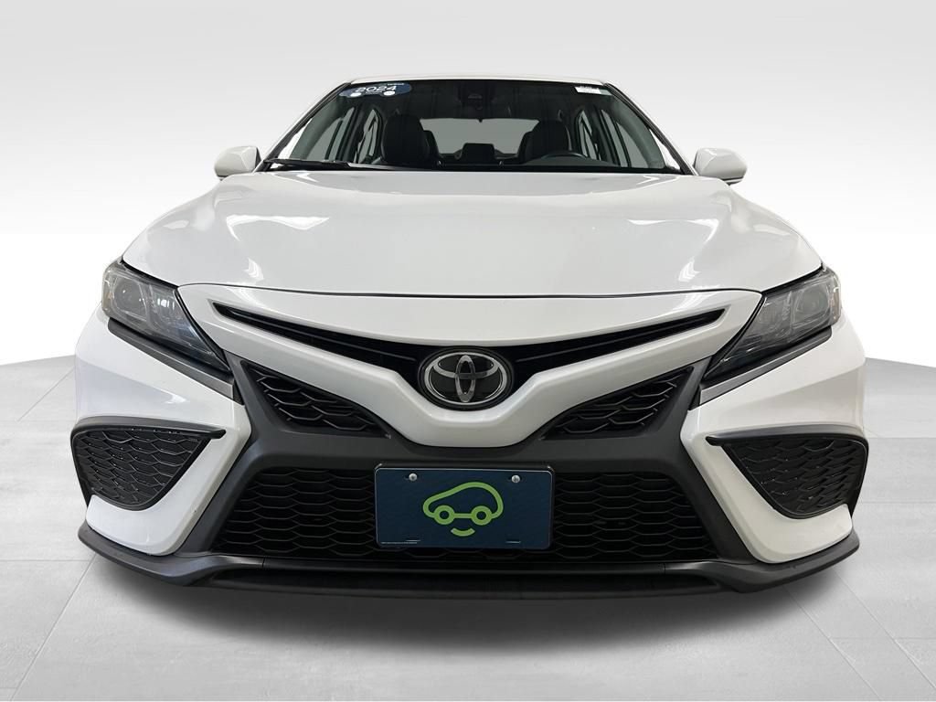 Used 2024 Toyota Camry SE FWD image 9