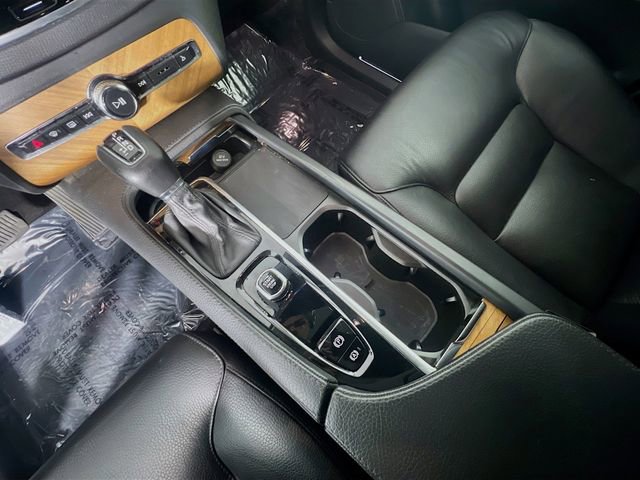 Used 2022 Volvo XC90 T6 Momentum w/ Advanced Package image 25