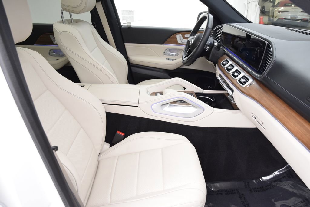 Used 2025 Mercedes-Benz GLS 450 4MATIC image 16