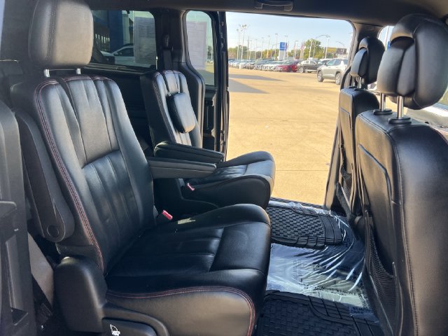 Used 2017 Dodge Grand Caravan GT FWD image 17