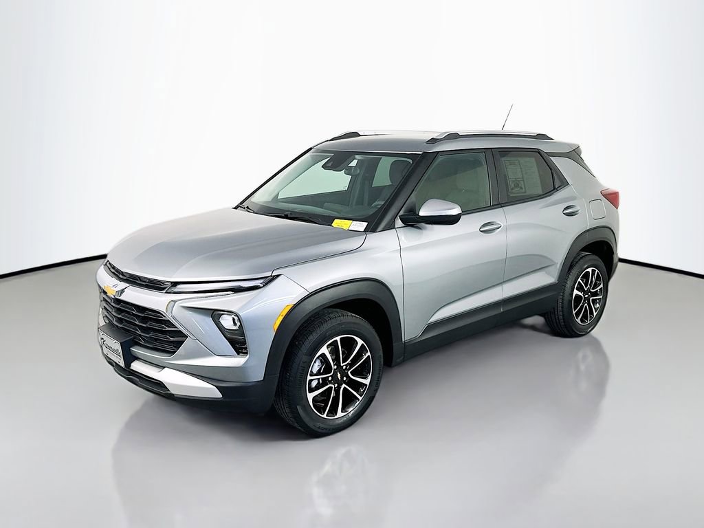 Used 2025 Chevrolet TrailBlazer LT AWD/4WD image 3