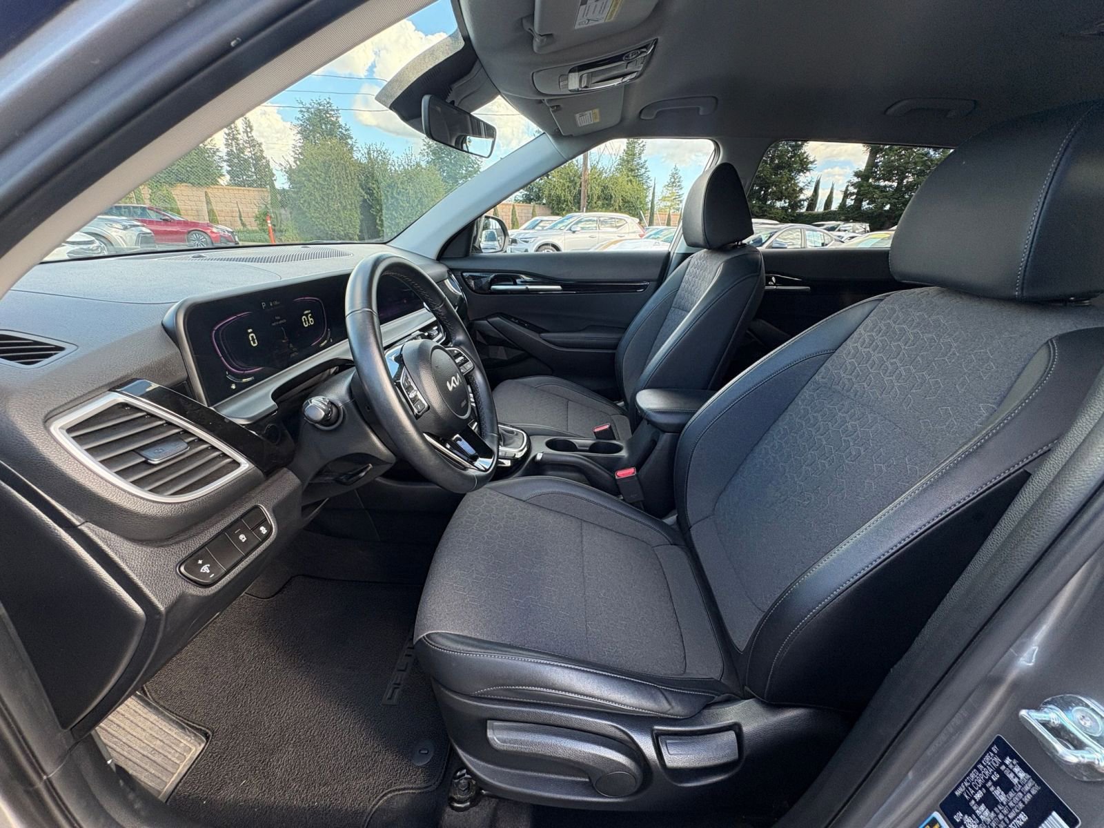 Used 2025 Kia Seltos S FWD image 27