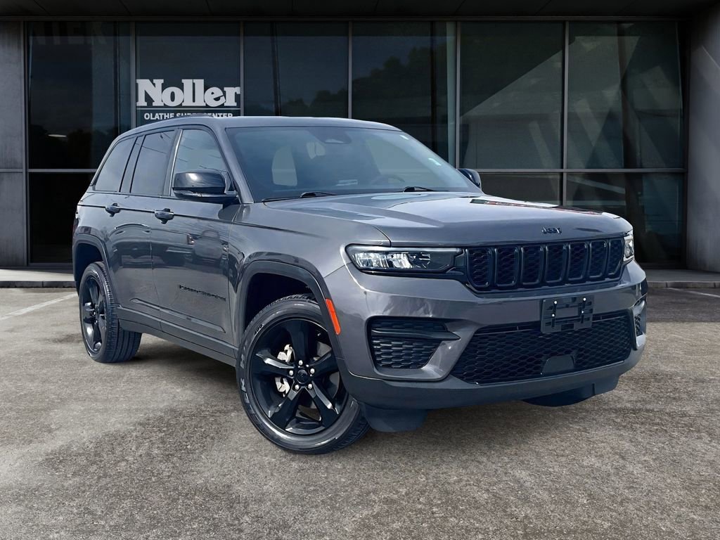 Used 2023 Jeep Grand Cherokee Altitude image 12