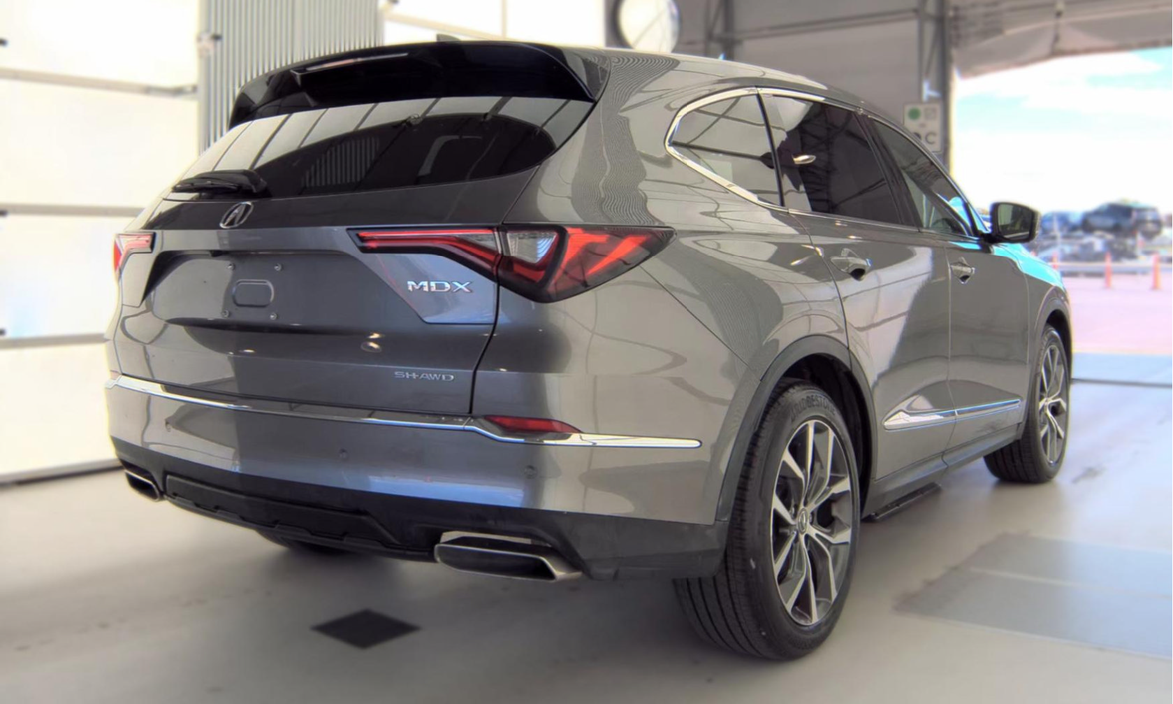 Used 2024 Acura MDX w/ Technology Package AWD/4WD image 4