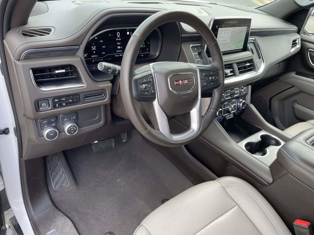 Used 2023 GMC Yukon SLT w/ SLT Luxury Package image 19