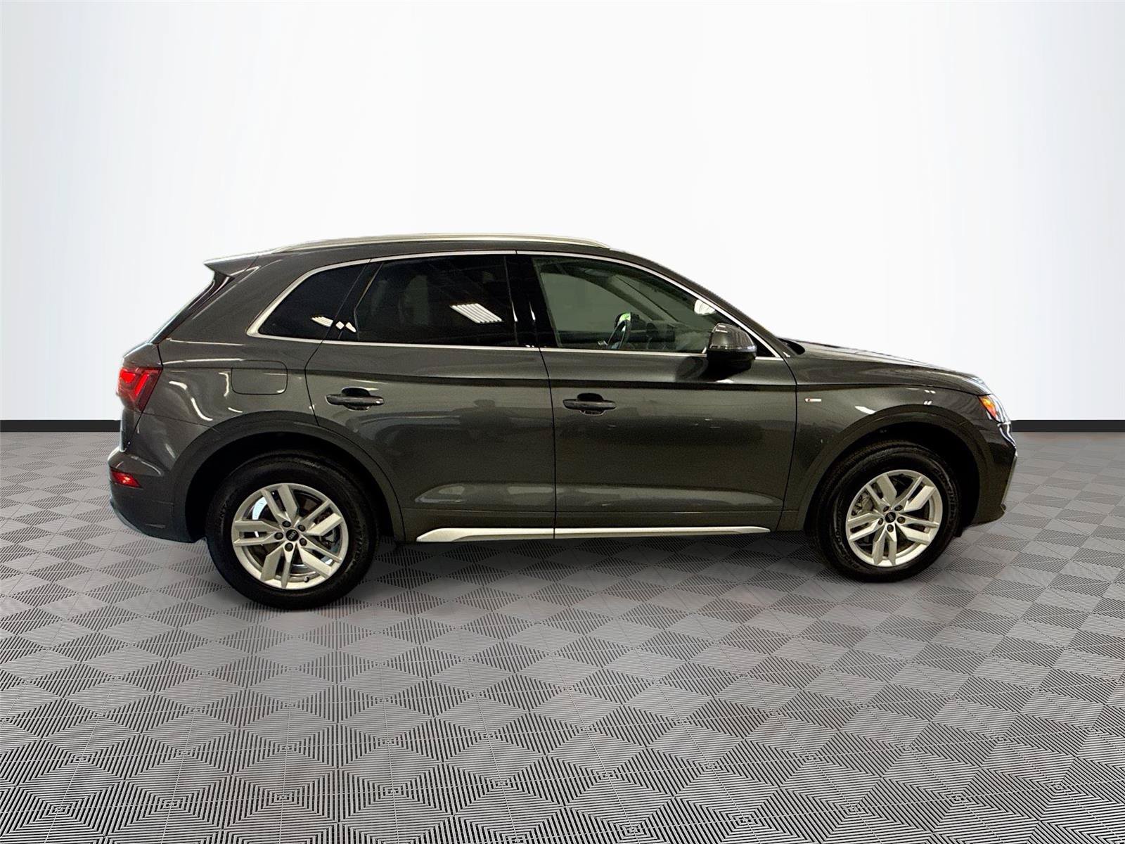 Certified 2023 Audi Q5 2.0T Premium w/ Convenience Package AWD/4WD image 8