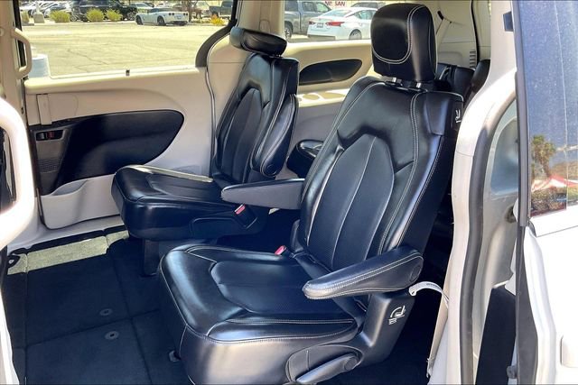 Used 2023 Chrysler Pacifica Touring-L FWD image 25