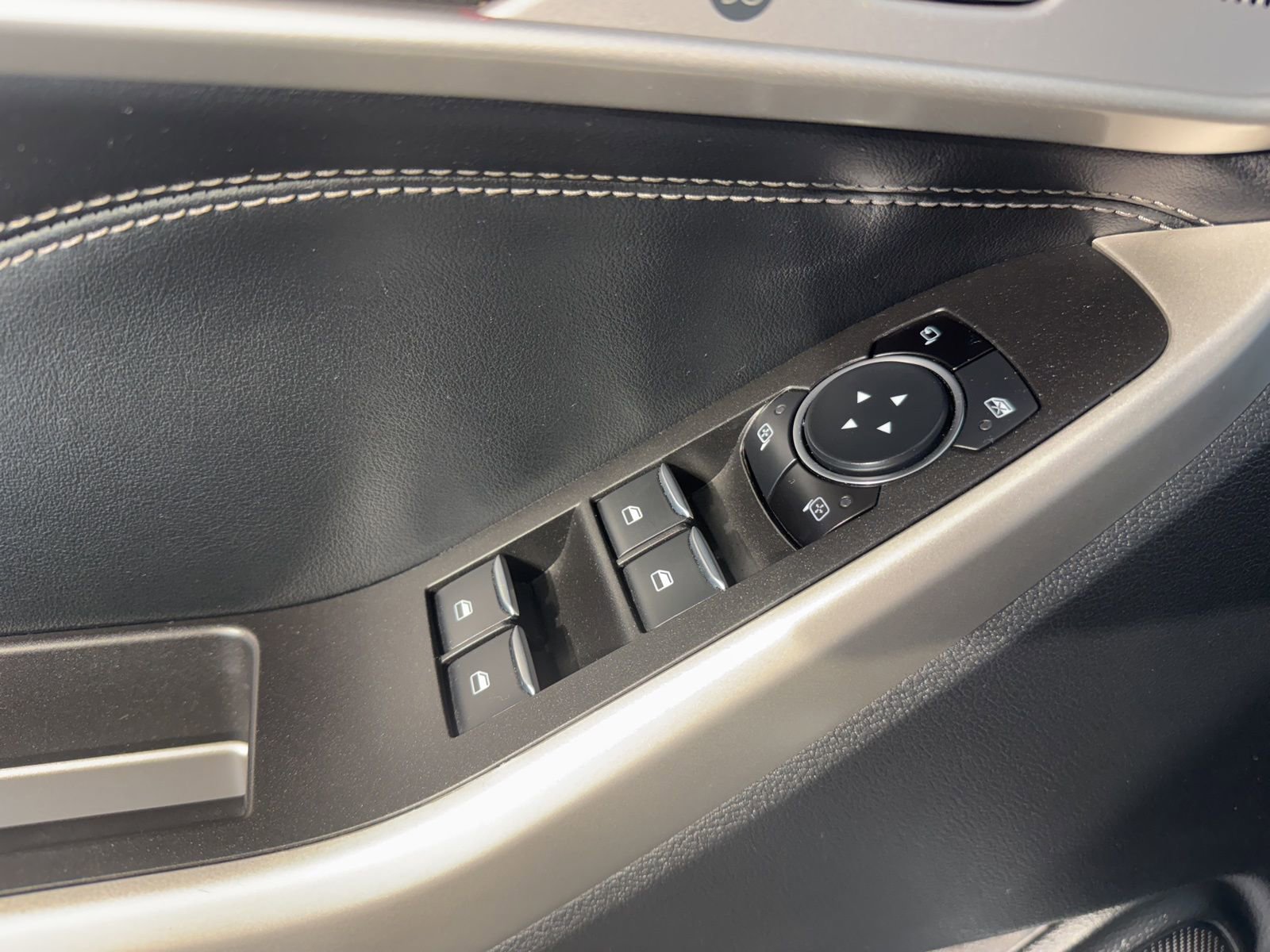 Used 2023 Ford Explorer Limited w/ Equipment Group 301A image 21