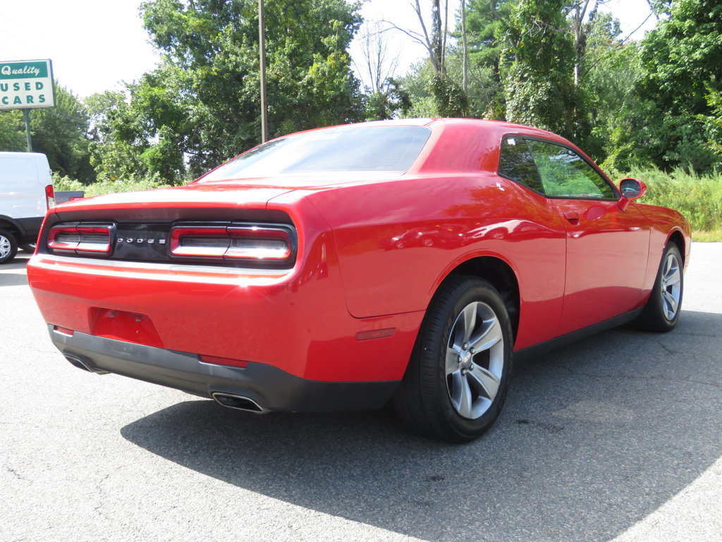 Used 2016 Dodge Challenger SXT RWD image 5