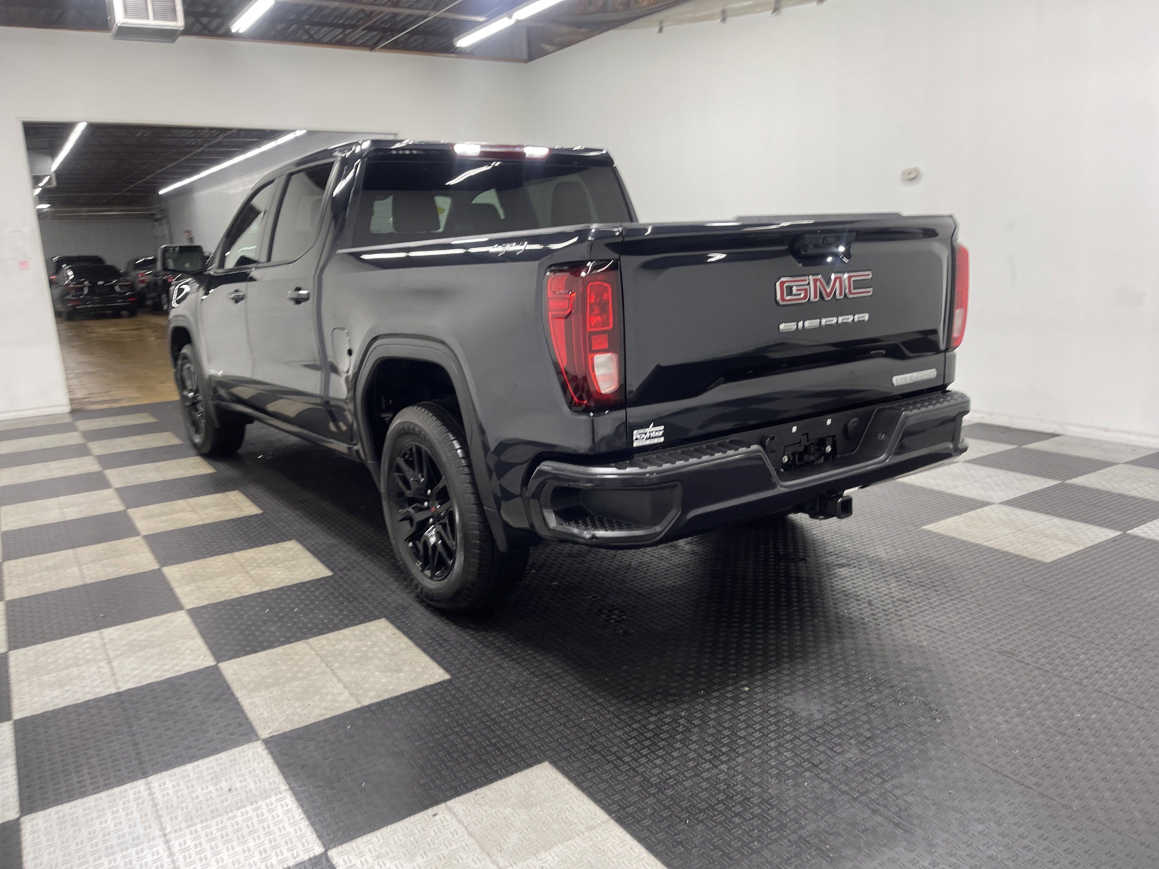 Used 2025 GMC Sierra 1500 Elevation image 2