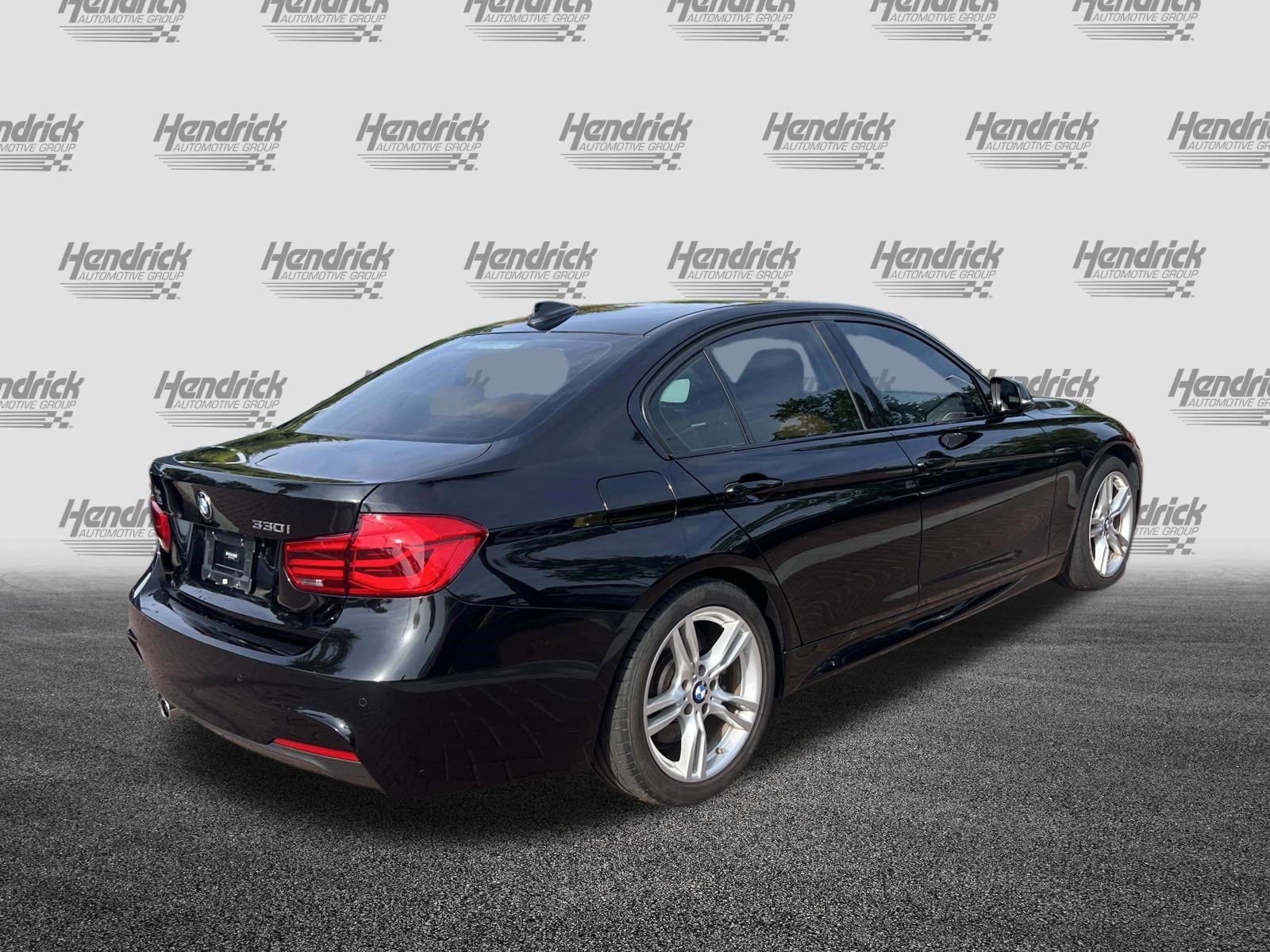 Used 2018 BMW 330i Sedan w/ M Sport Package RWD image 10
