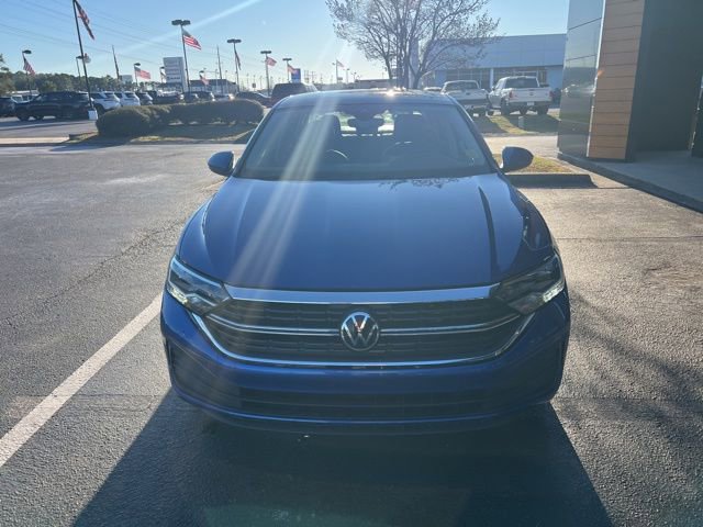 Used 2023 Volkswagen Jetta SE image 3