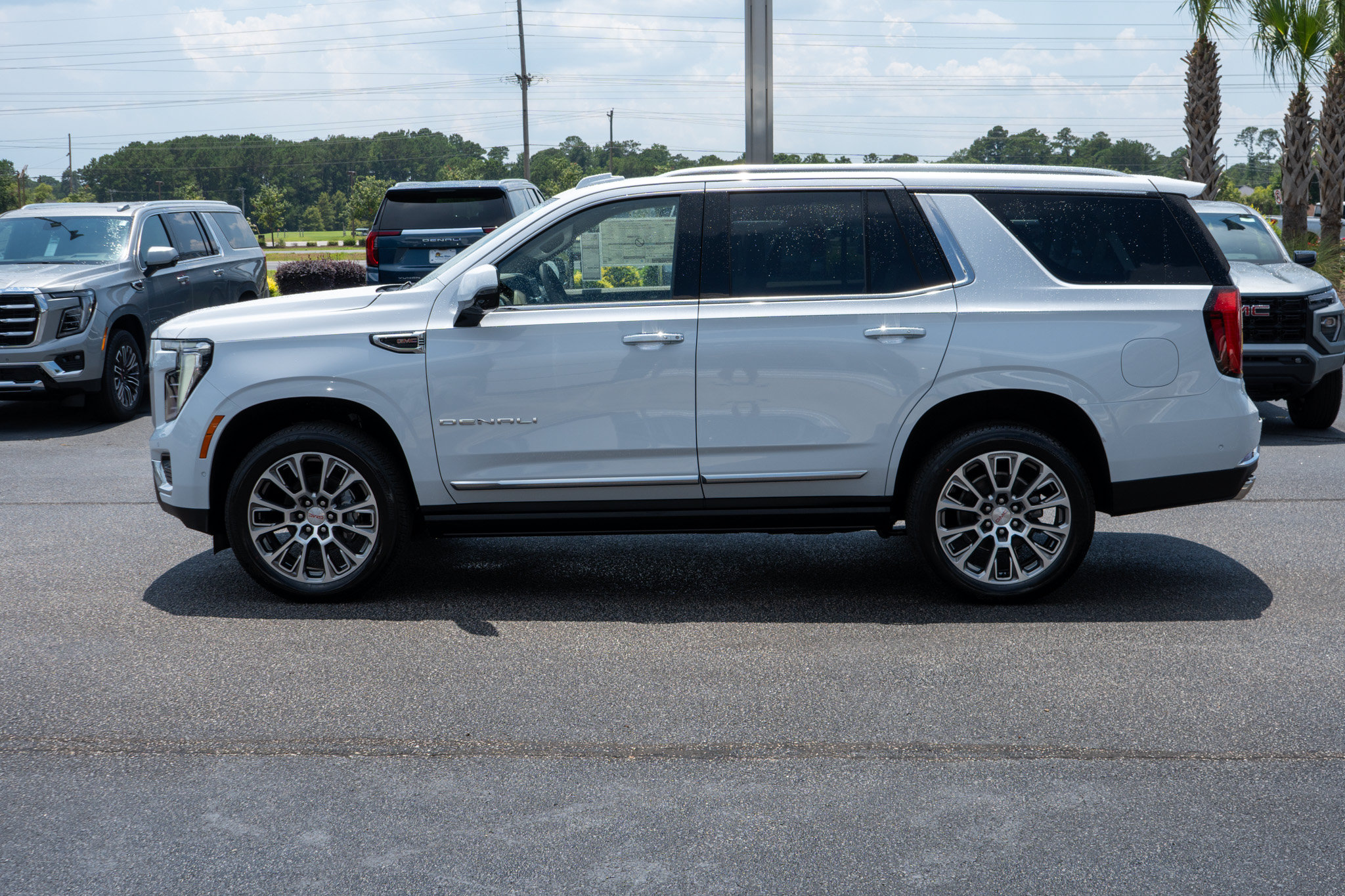 New 2026 GMC Yukon Denali w/ Denali Reserve Package AWD/4WD image 6