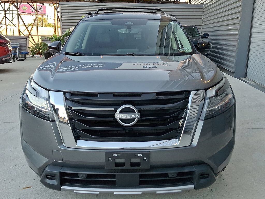 Used 2023 Nissan Pathfinder SL AWD/4WD image 5
