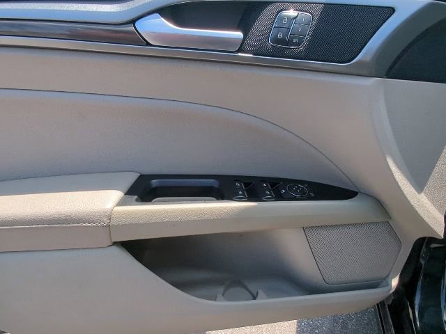Used 2019 Ford Fusion SEL FWD image 13