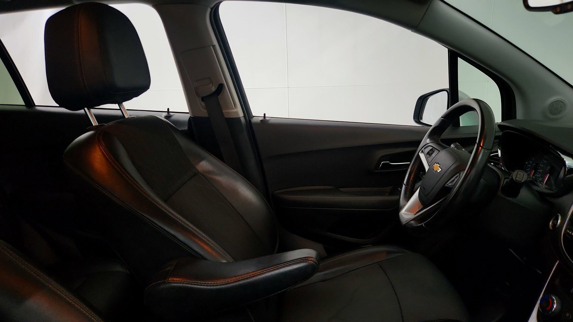 Certified 2019 Chevrolet Trax LT w/ LT Convenience Package AWD/4WD image 29