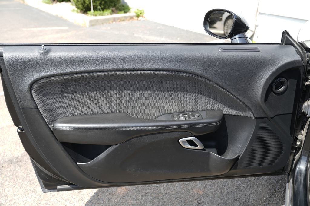 Used 2015 Dodge Challenger SXT image 19