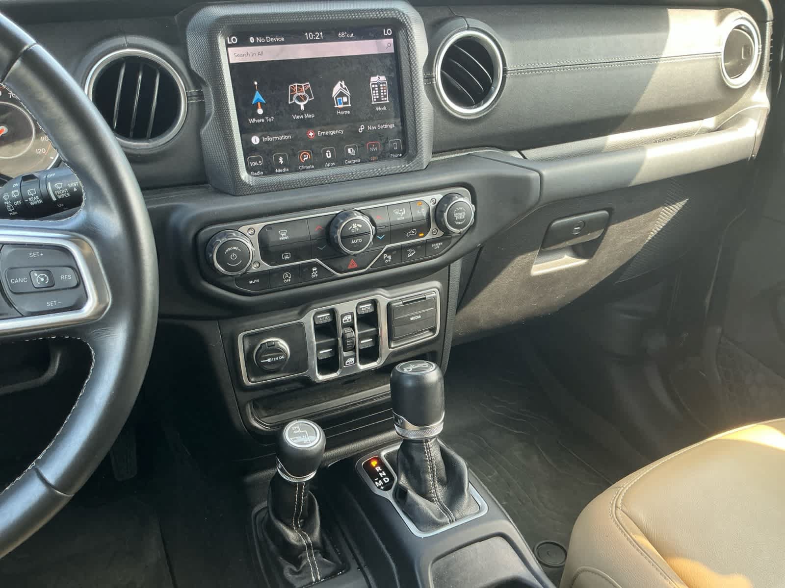 Used 2018 Jeep Wrangler Unlimited Sahara AWD/4WD image 11