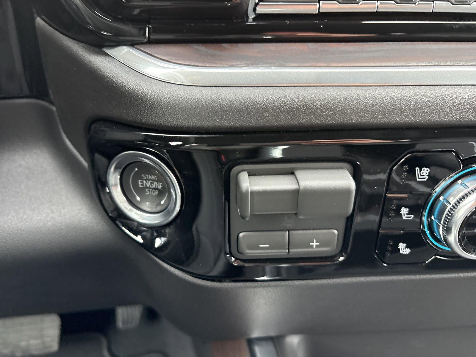 New 2026 GMC Sierra 2500 SLT w/ SLT Premium Package AWD/4WD image 22