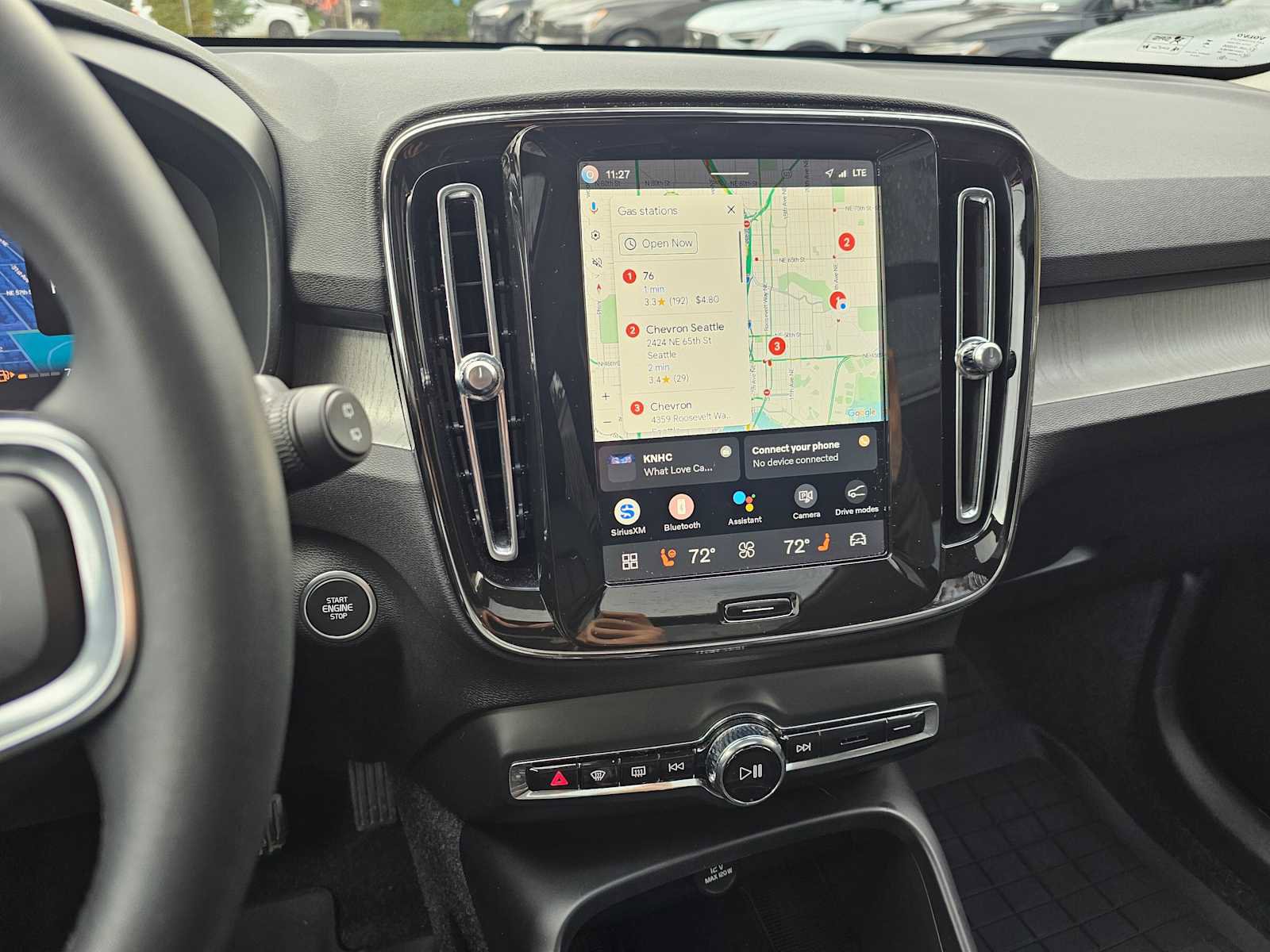 Certified 2025 Volvo XC40 B5 Plus w/ Protection Package Premier image 29