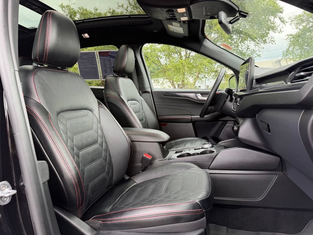 Used 2024 Ford Escape ST-Line Elite w/ Premium Technology Package AWD/4WD image 32