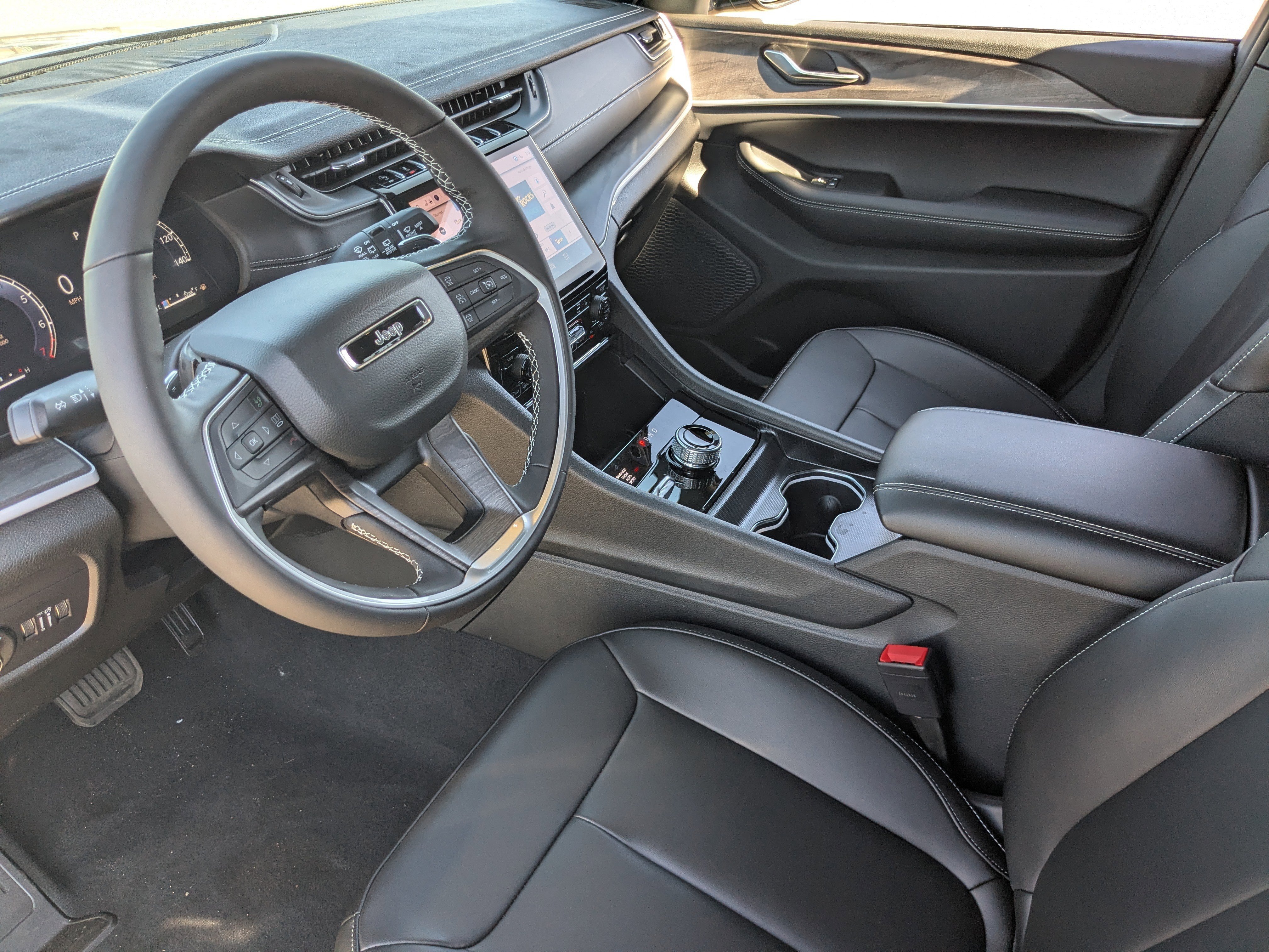 New 2025 Jeep Grand Cherokee Limited w/ Black Appearance Package AWD/4WD image 15