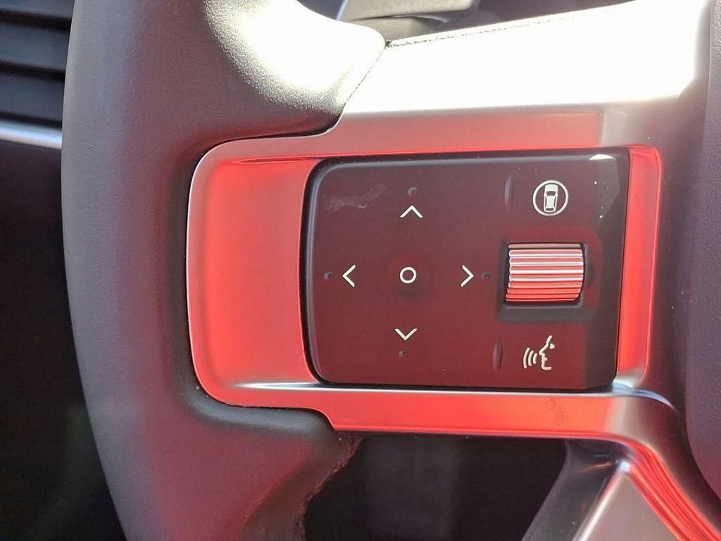 Used 2024 Land Rover Discovery S image 26