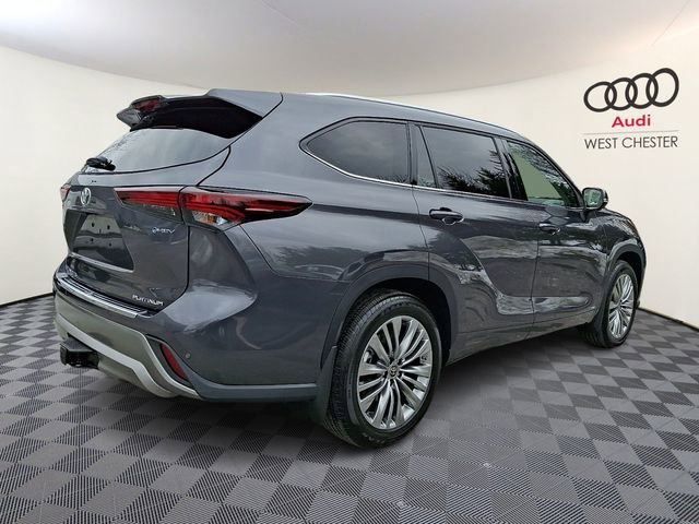 Used 2025 Toyota Highlander Platinum image 6